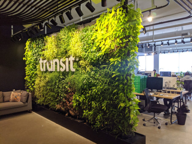 mur végétal hydroponique - La ligne verte - Mur vert Transit - Montréal