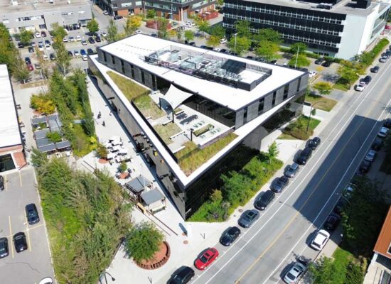 Toiture-végéale- TechnoPôle-Angus-La-ligne-verte-Toit-vert D (3) Toiture végétale et terrasse verte- Technopôle Angus - La ligne verte toit vert.