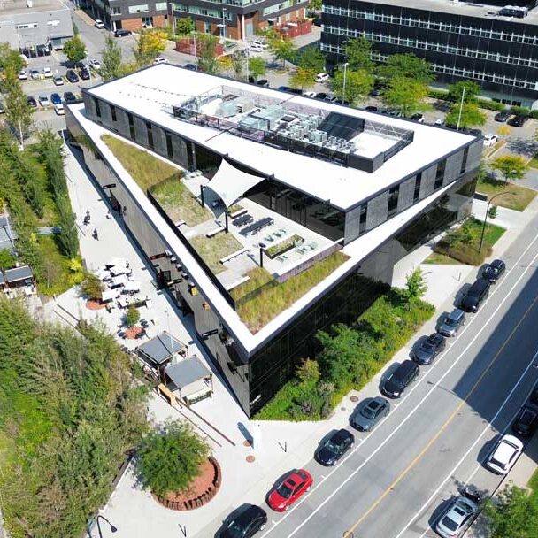 Toiture végétale et terrasse verte- Technopôle Angus - La ligne verte toit vert.